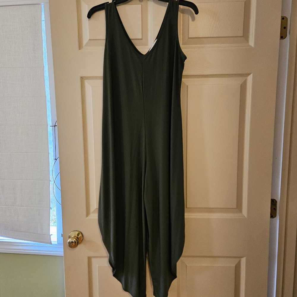Tash + Sophie Olive Green Lightweight Stretchy Jumpsuit V Neck Small